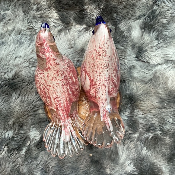 Two Glass Art red Birds with black beaks - Picture 5 of 16